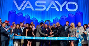 Vasayo reune a miles de distribuidores en su apertura y se compromete socialmente