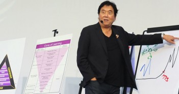 La historia que el Padre Rico le contó a Kiyosaki y que cambió su futuro financiero