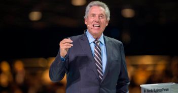 11,000 personas escuchan a John C. Maxwell en la convención de esta compañía de MLM