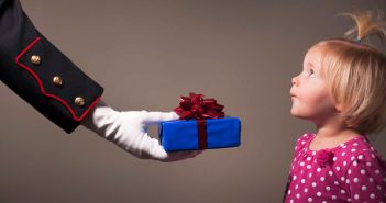 SimplyFun dona una importante cifra a Games for Marine Toys for Tots Foundation