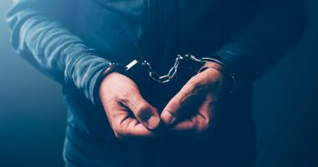Dos hombres son arrestados en Singapur por promover el negocio de OneCoin