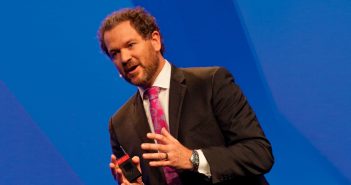 Cómo YOUNG LIVING mantiene CONECTADOS a sus empleados y distribuidores