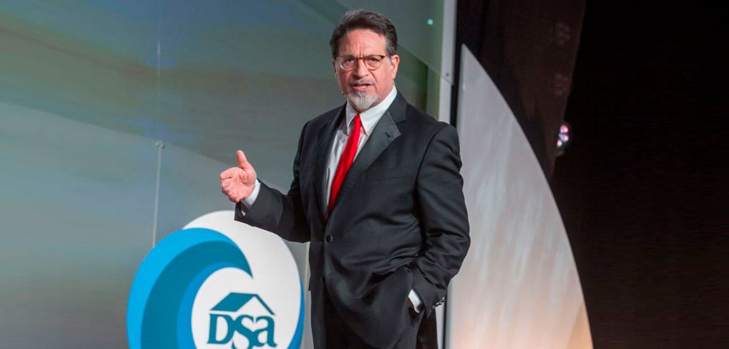 Joseph N. Mariano es el presidente de la DSA (Direct Selling Asociation), entidad que se encarga de regular el MLM en los Estados Unidos.