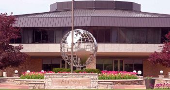Amway demanda a dos personas que vendían los productos de la compañía a través de Amazon
