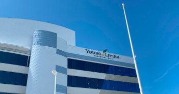 Young Living anuncia una nueva asociación con una granja de producción de aceites en este país